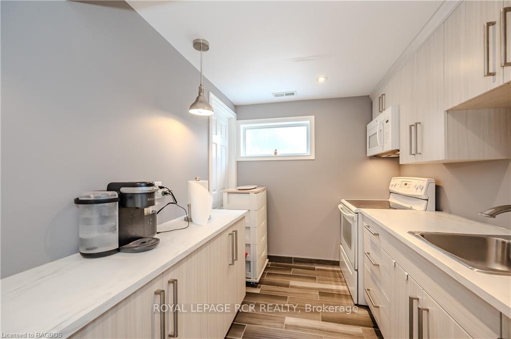 Photo 32 of 556 Sprucehill Avenue, Waterloo — HOMEH