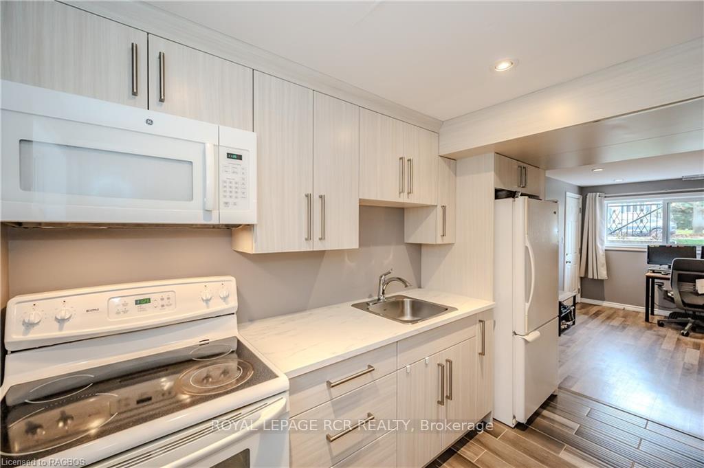 Photo 33 of 556 Sprucehill Avenue, Waterloo — HOMEH