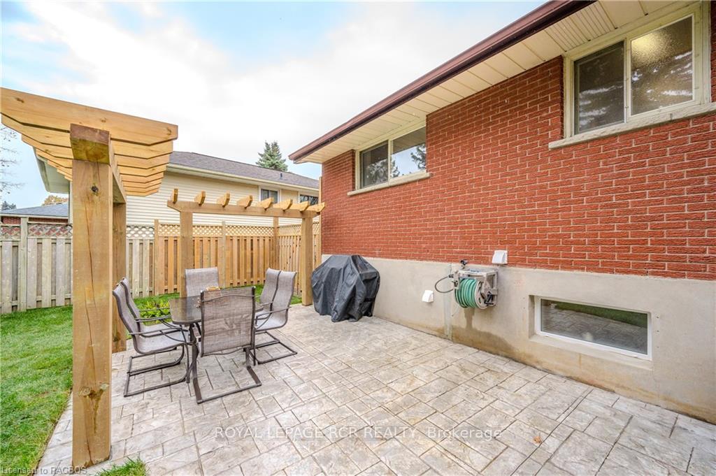 Photo 46 of 556 Sprucehill Avenue, Waterloo — HOMEH