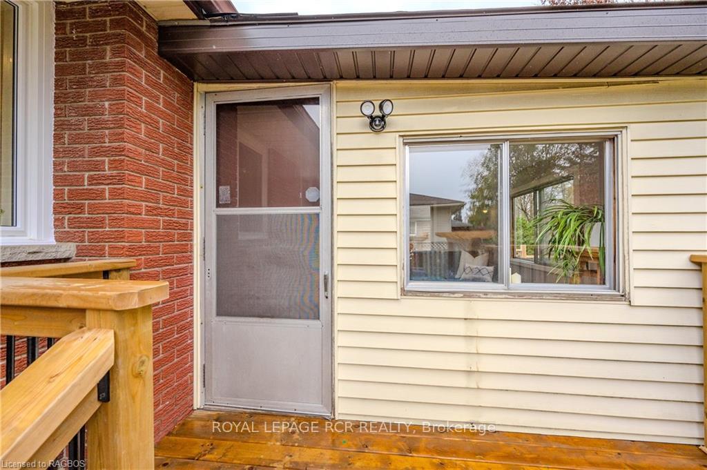 Photo 48 of 556 Sprucehill Avenue, Waterloo — HOMEH