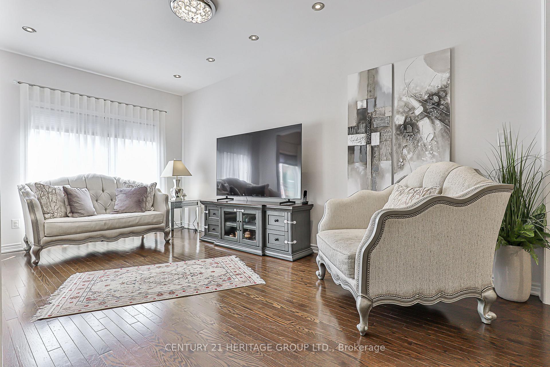 Photo 6 of 55 Lady Loretta Lane, Vaughan, Patterson — HOMEH