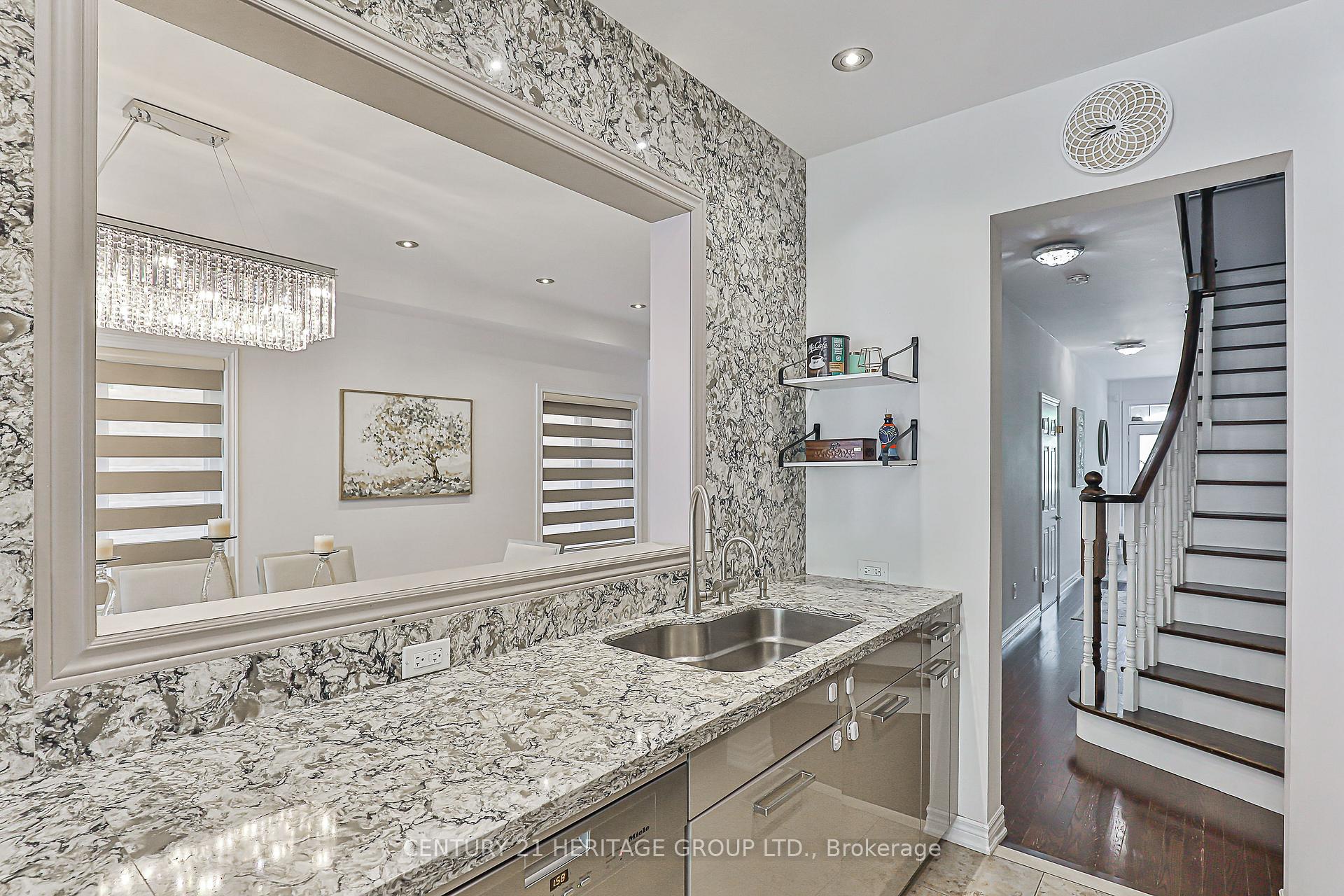 Photo 14 of 55 Lady Loretta Lane, Vaughan, Patterson — HOMEH