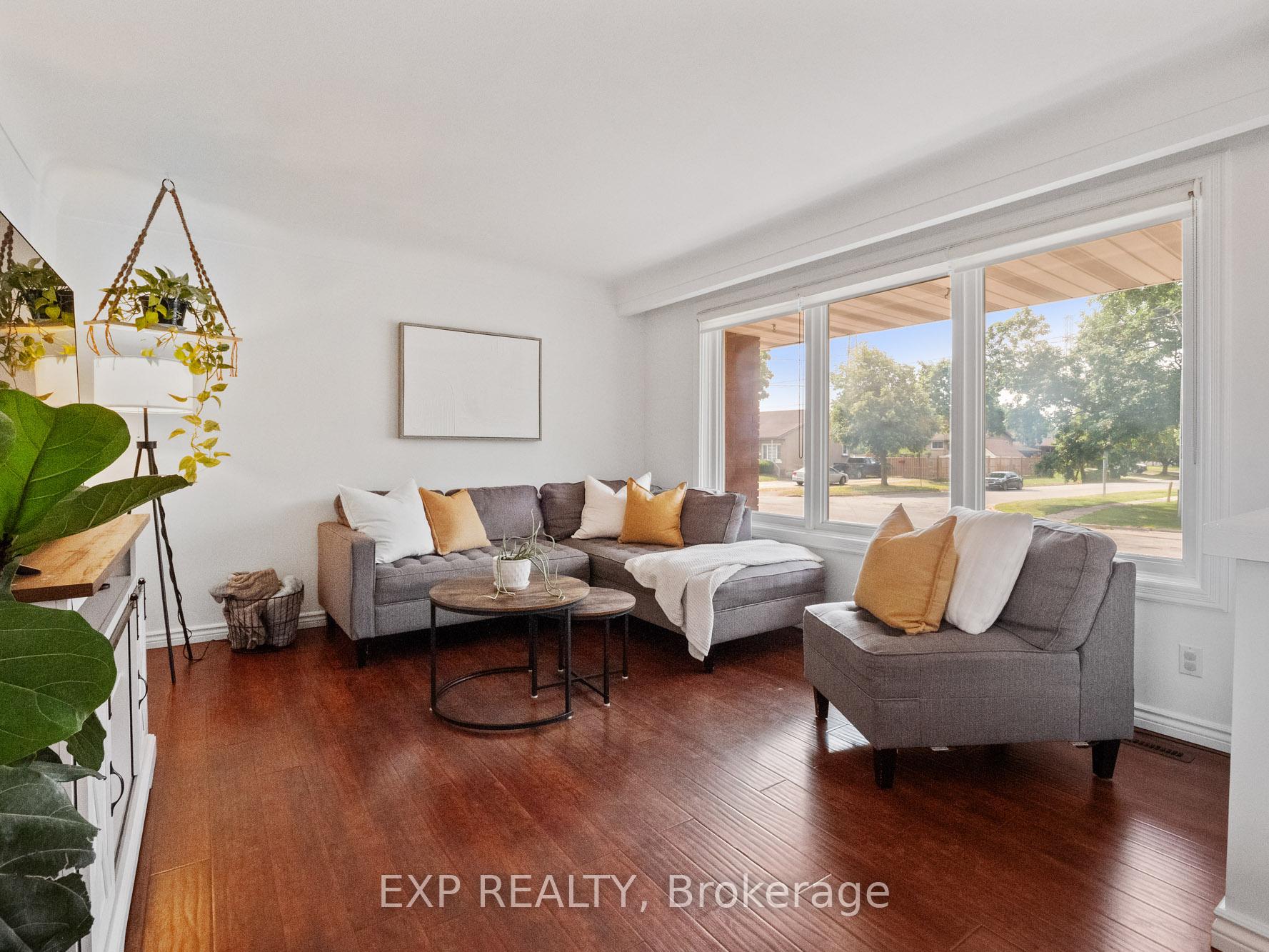 Photo 6 of 653 Lincoln Street, Welland, Lincoln/Crowland — HOMEH