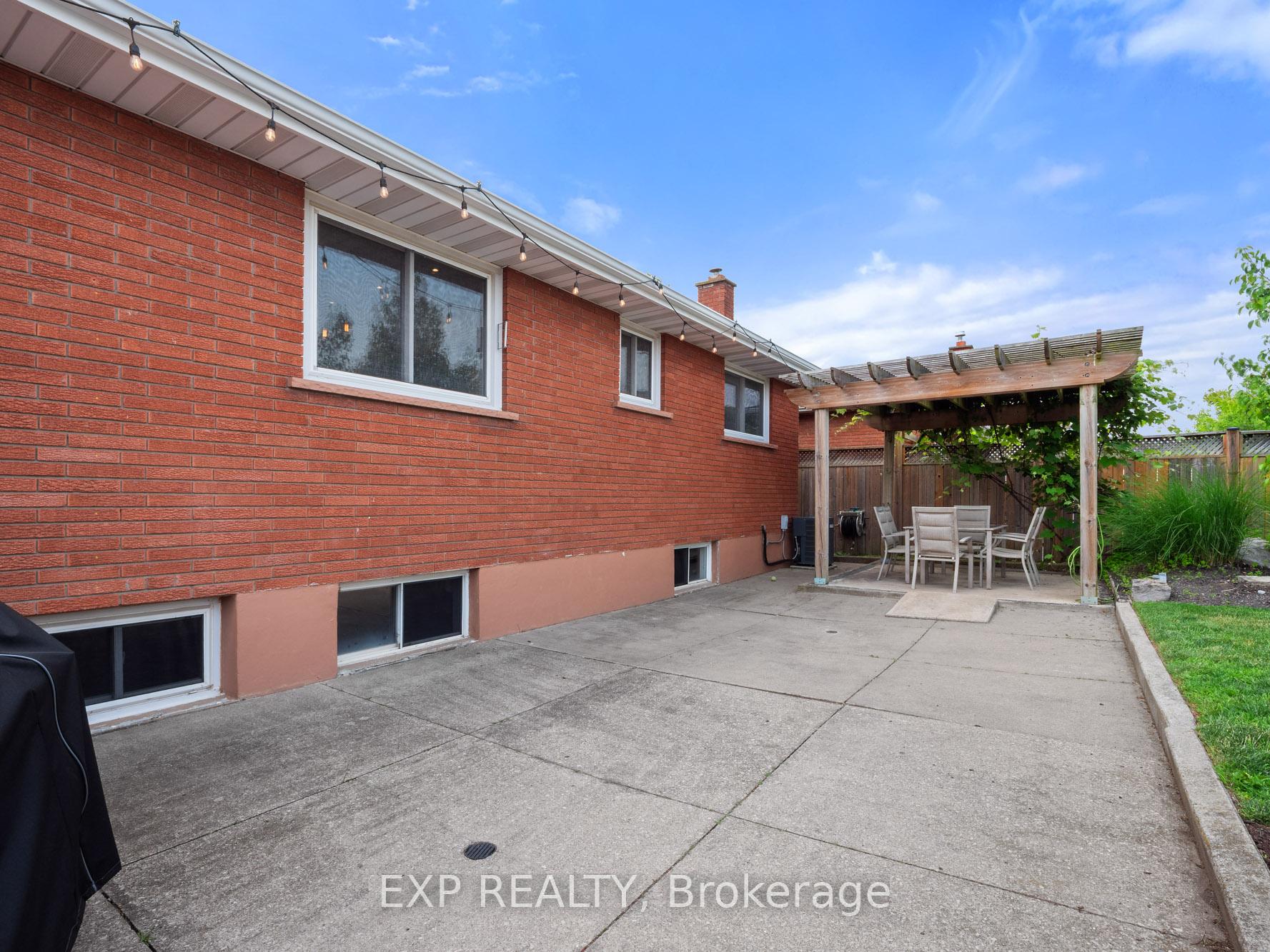 Photo 53 of 653 Lincoln Street, Welland, Lincoln/Crowland — HOMEH