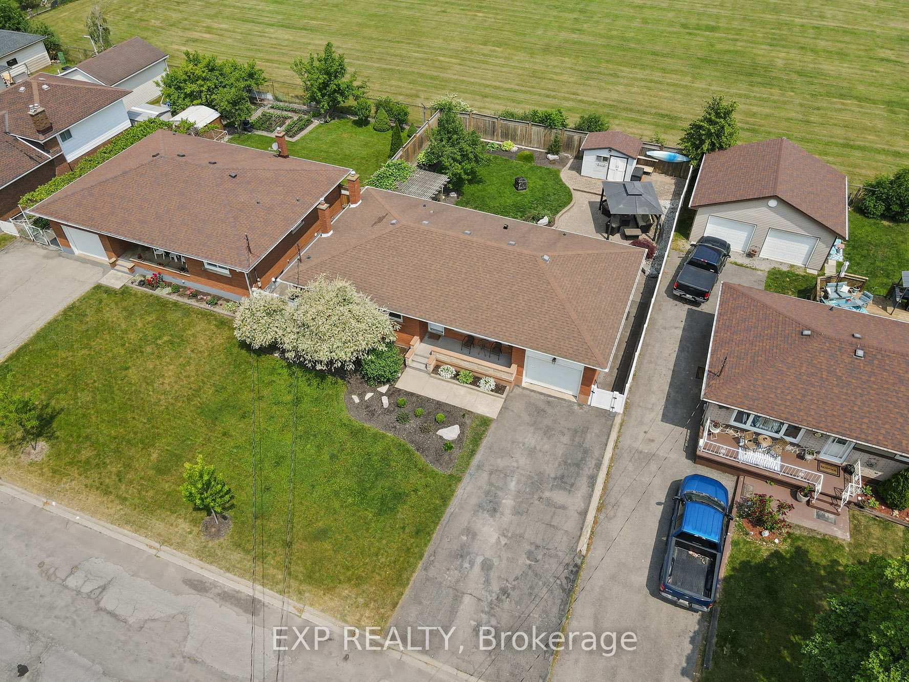 Photo 57 of 653 Lincoln Street, Welland, Lincoln/Crowland — HOMEH