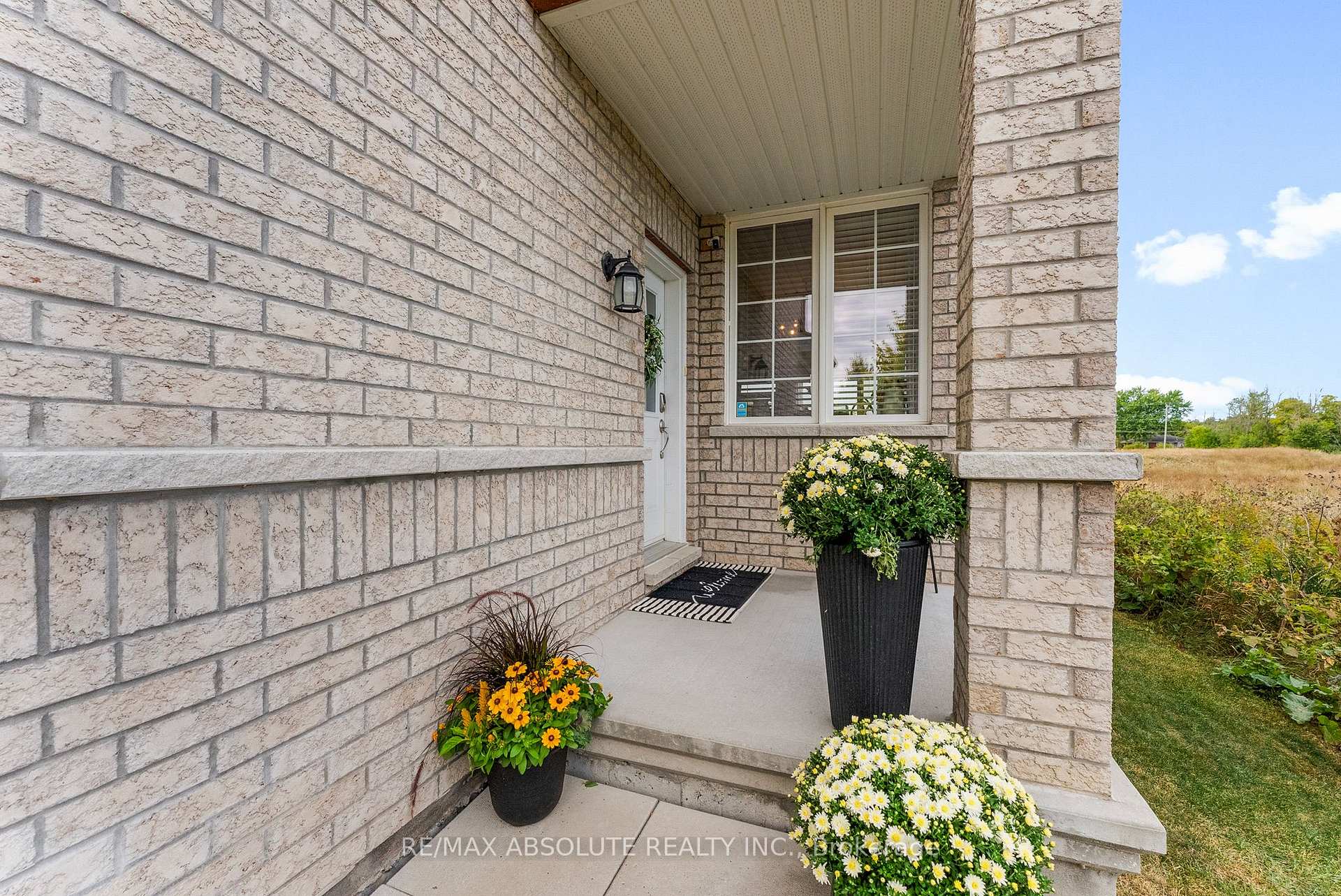 Photo 2 of 187 Desmond Trudeau Drive, Arnprior — HOMEH