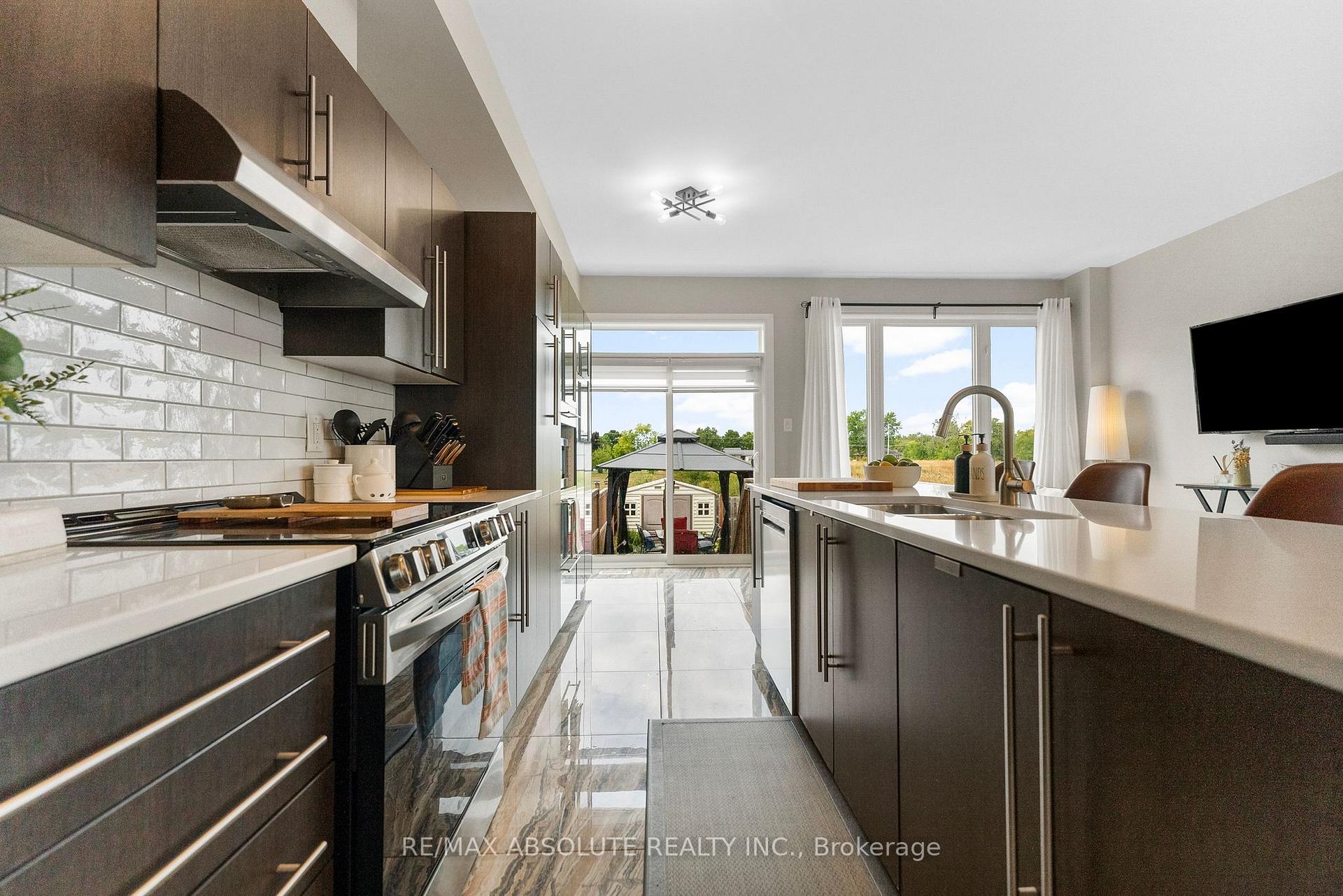 Photo 12 of 187 Desmond Trudeau Drive, Arnprior — HOMEH