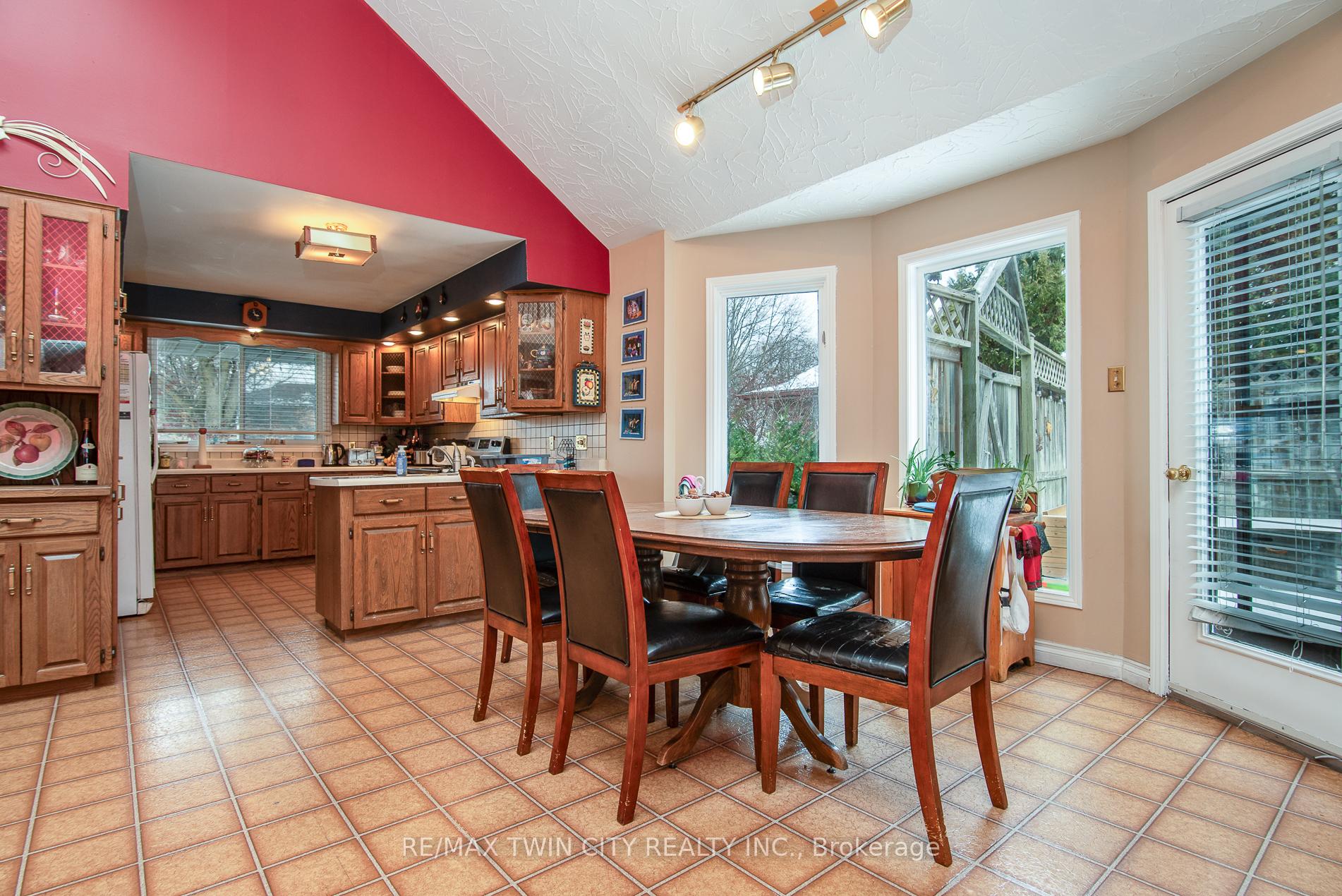 Photo 11 of 413 Foxhunt Place, Waterloo — HOMEH