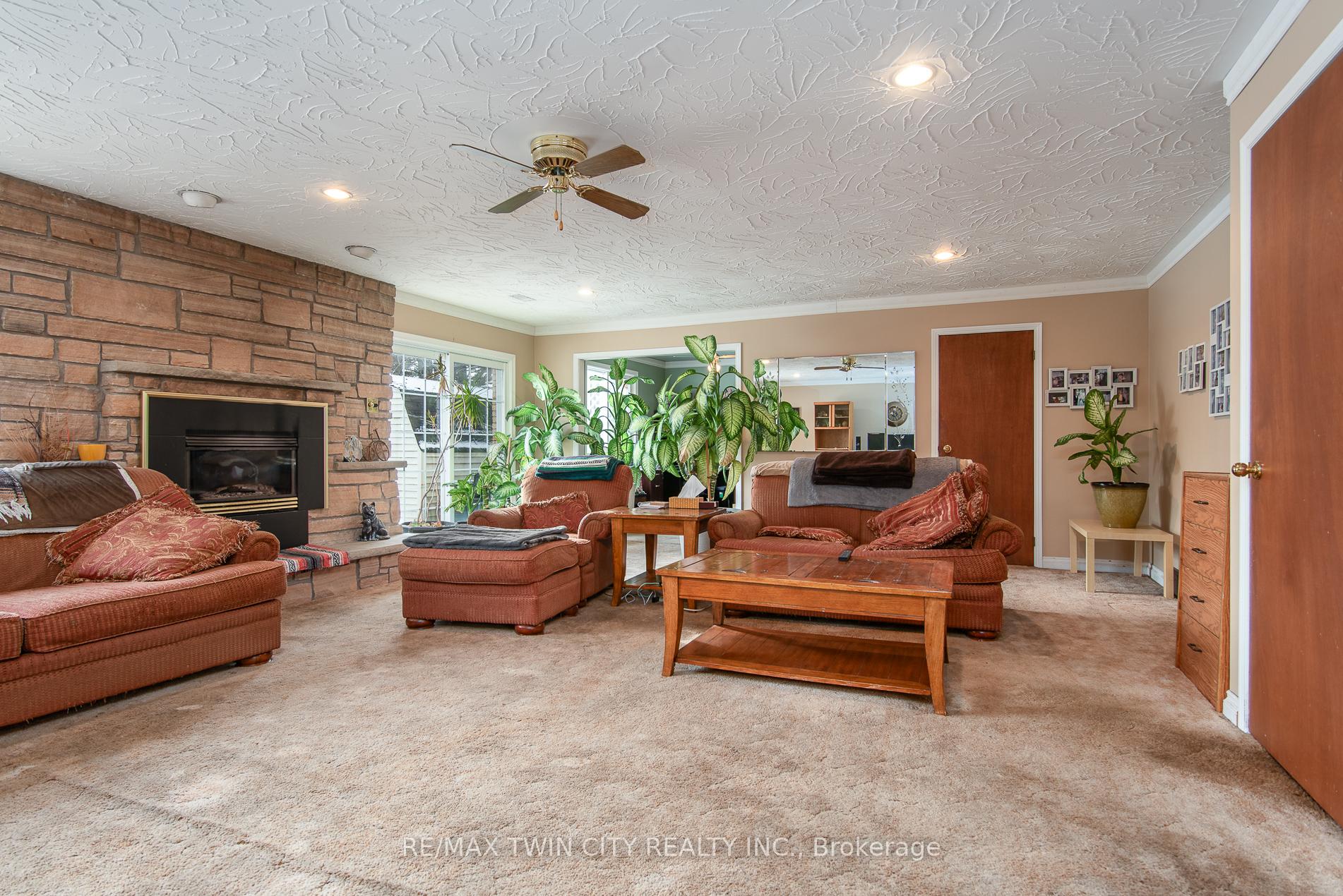 Photo 16 of 413 Foxhunt Place, Waterloo — HOMEH