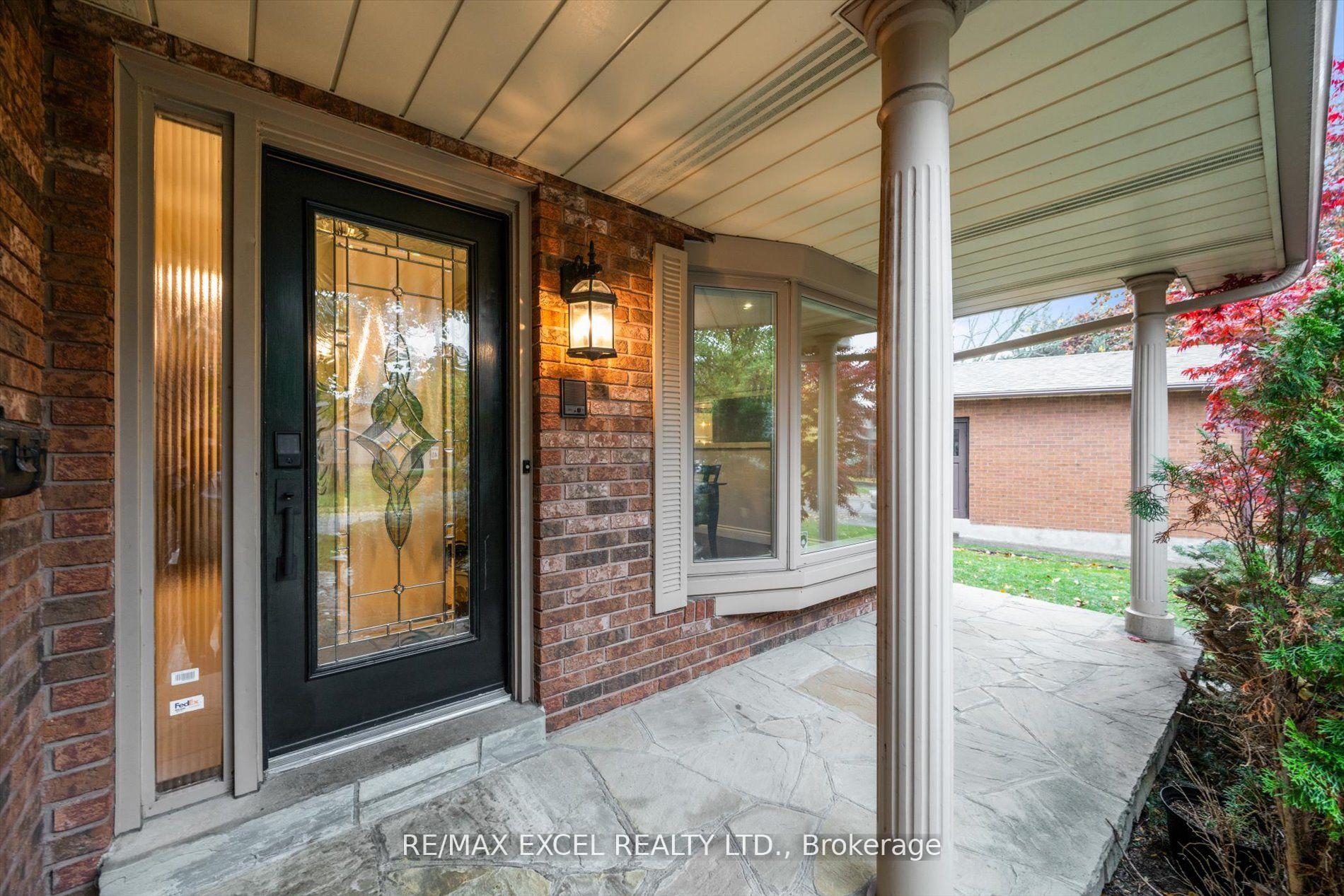 Photo 3 of 19 Sycamore Drive, Markham, Aileen-Willowbrook — HOMEH
