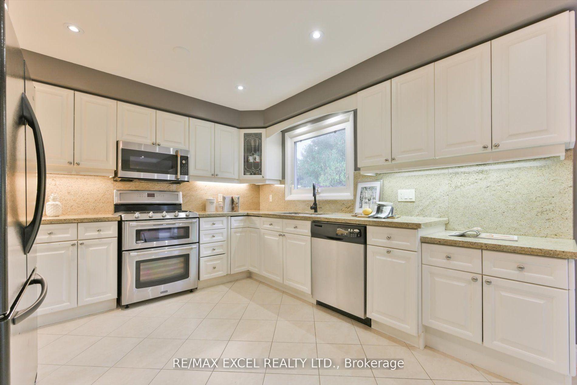 Photo 15 of 19 Sycamore Drive, Markham, Aileen-Willowbrook — HOMEH