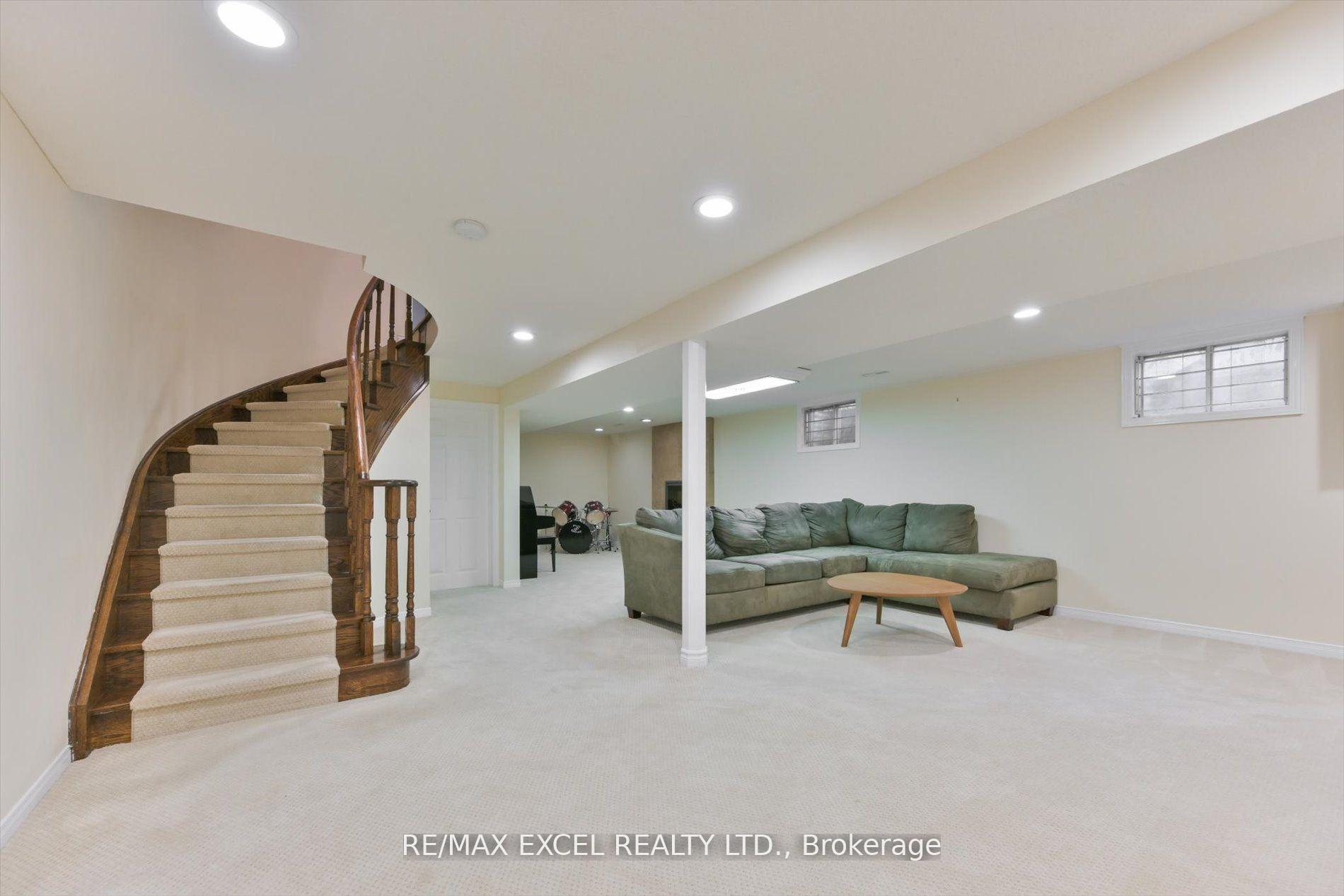 Photo 31 of 19 Sycamore Drive, Markham, Aileen-Willowbrook — HOMEH