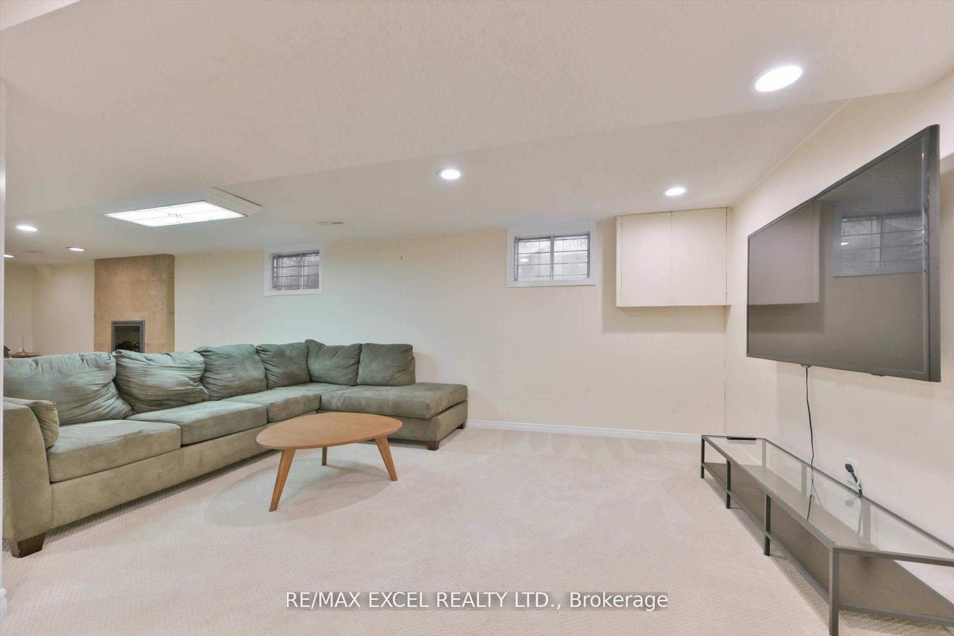 Photo 32 of 19 Sycamore Drive, Markham, Aileen-Willowbrook — HOMEH