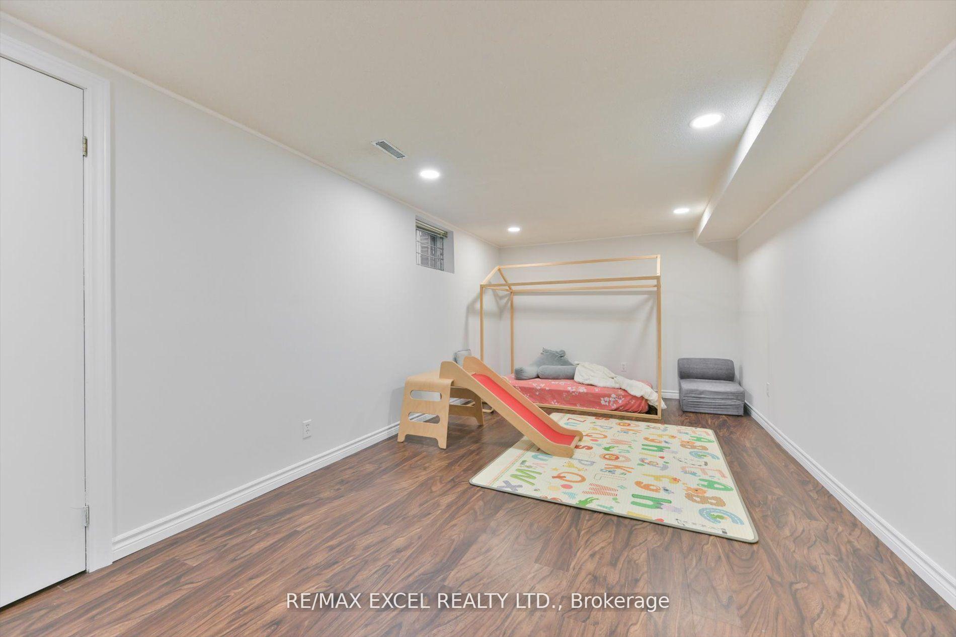 Photo 34 of 19 Sycamore Drive, Markham, Aileen-Willowbrook — HOMEH