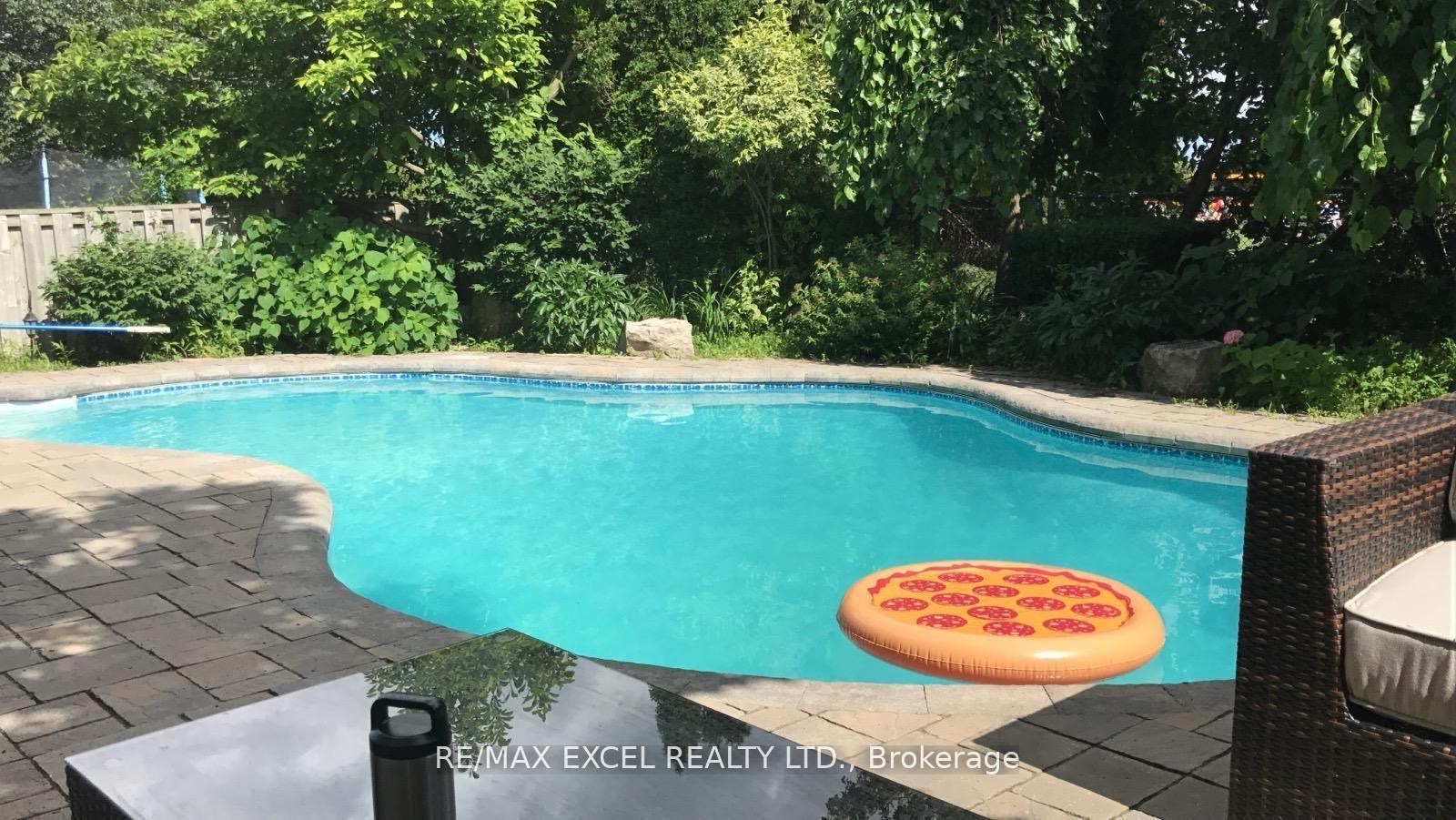 Photo 37 of 19 Sycamore Drive, Markham, Aileen-Willowbrook — HOMEH