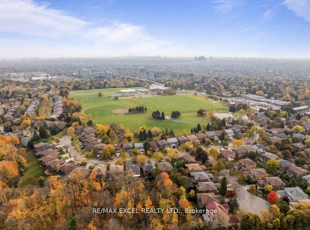 Photo 39 of 19 Sycamore Drive, Markham, Aileen-Willowbrook — HOMEH