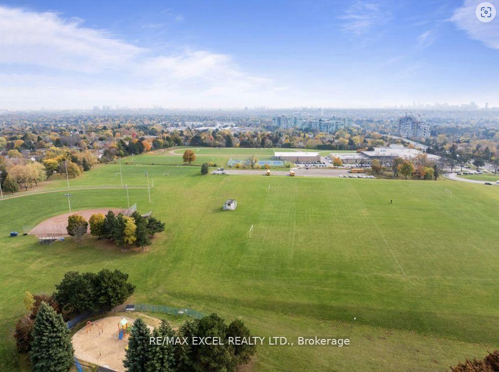 Photo 40 of 19 Sycamore Drive, Markham, Aileen-Willowbrook — HOMEH