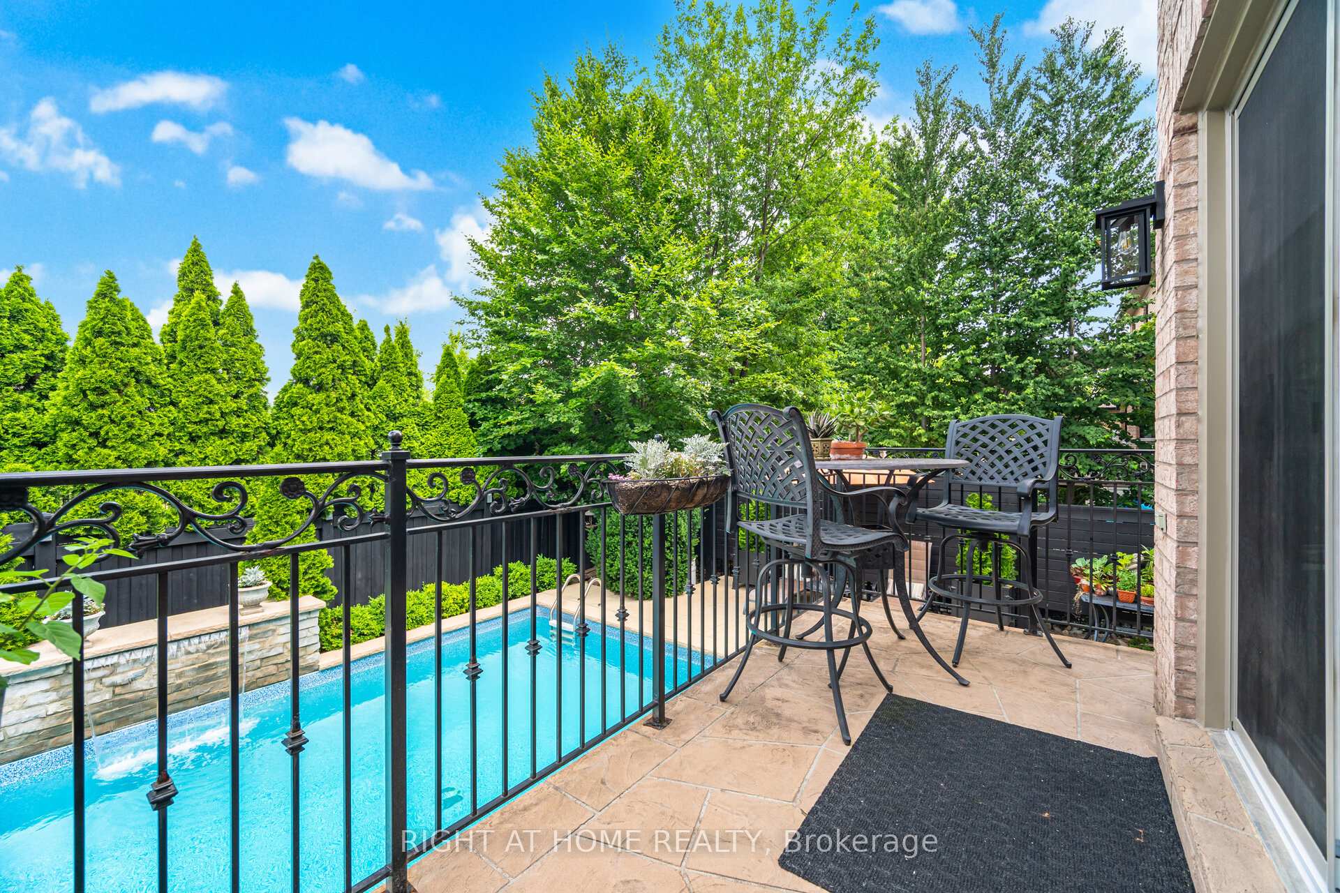 Photo 2 of 169 Green Manor Crescent, Vaughan, East Woodbridge — HOMEH