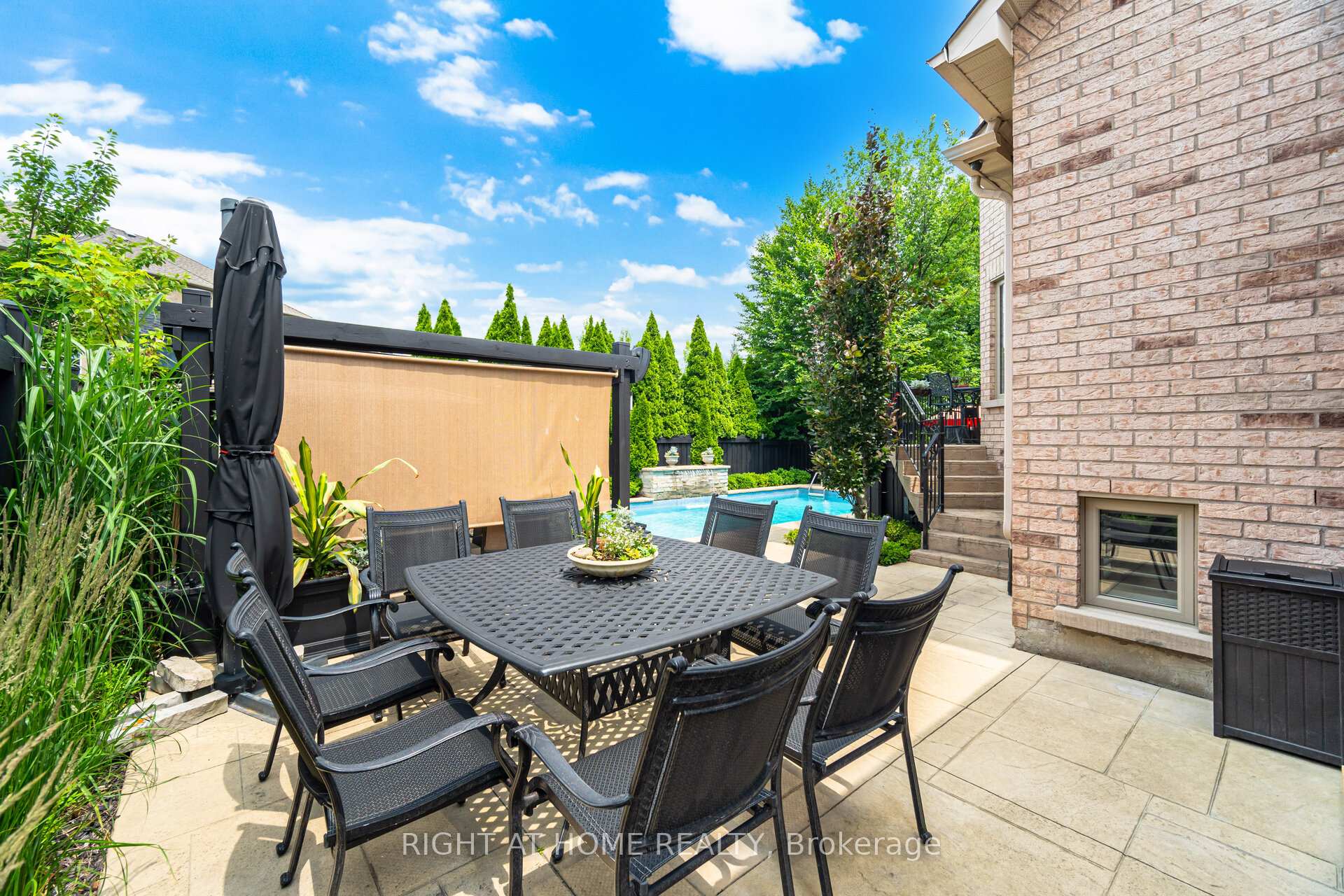Photo 3 of 169 Green Manor Crescent, Vaughan, East Woodbridge — HOMEH