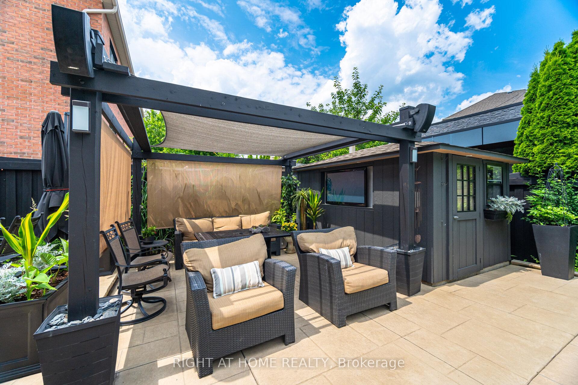 Photo 4 of 169 Green Manor Crescent, Vaughan, East Woodbridge — HOMEH