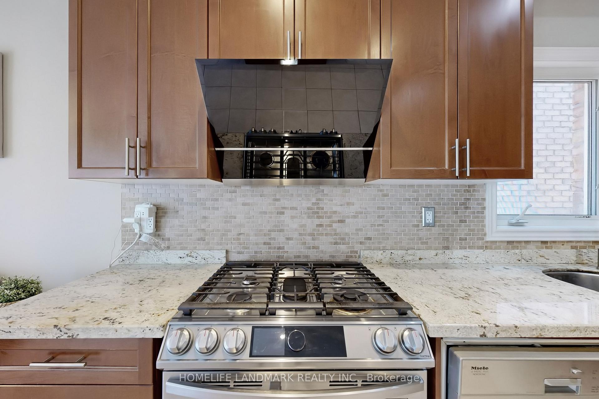 Photo 15 of 27 Gamla Road, Vaughan, Patterson — HOMEH