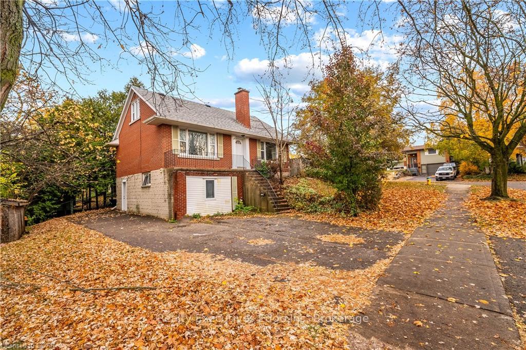 Photo 2 of 18 Culpepper Drive, Waterloo — HOMEH
