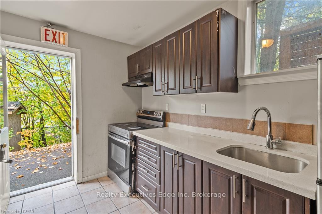 Photo 32 of 18 Culpepper Drive, Waterloo — HOMEH