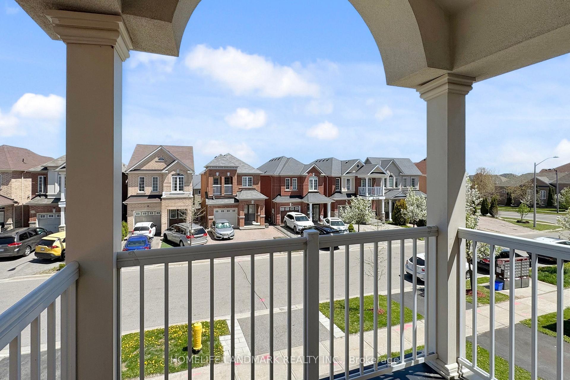 Photo 3 of 115 Big Hill Crescent, Vaughan, Patterson — HOMEH