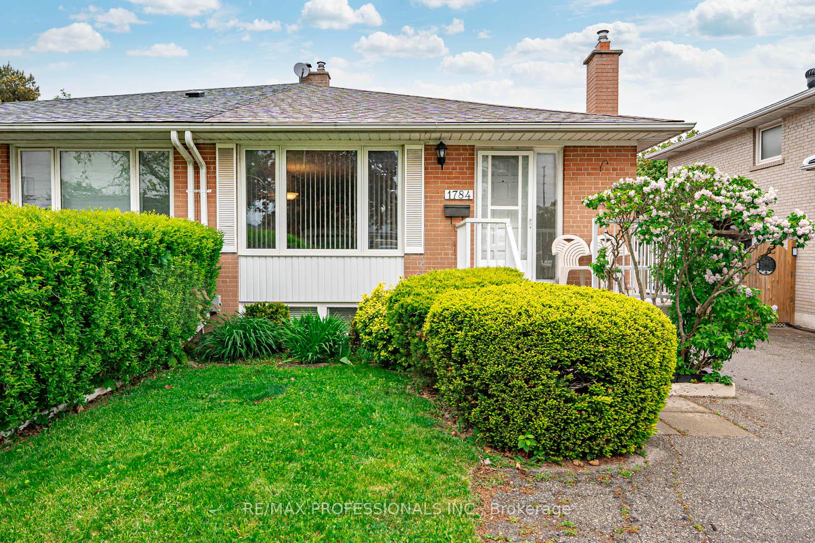 Front of 1784 Sandgate Crescent