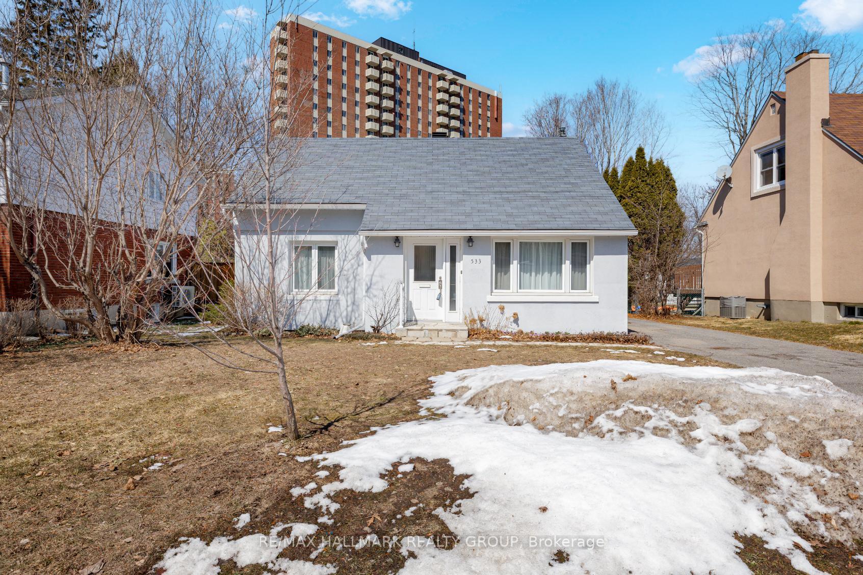 Front of 533 Neighbourhood Way