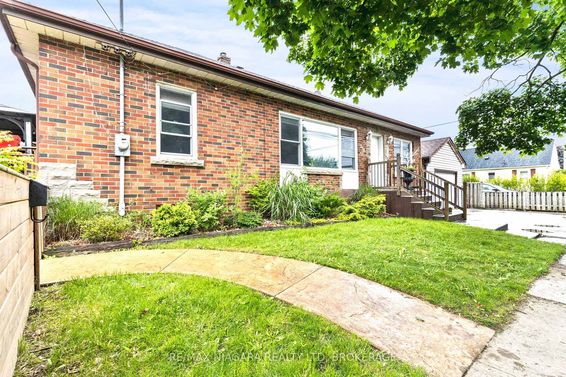 Photo 3 of 272 Wallace Avenue S, Welland, Lincoln/Crowland — HOMEH
