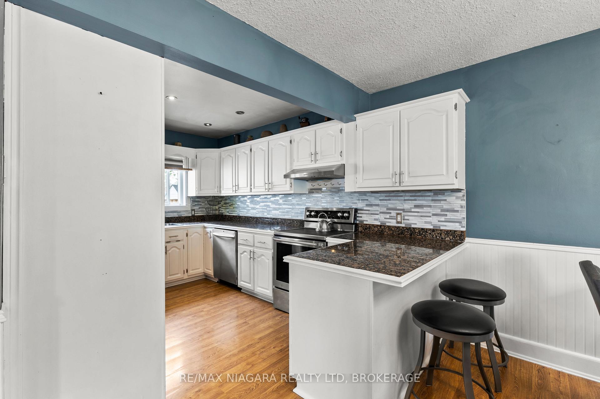 Photo 11 of 272 Wallace Avenue S, Welland, Lincoln/Crowland — HOMEH