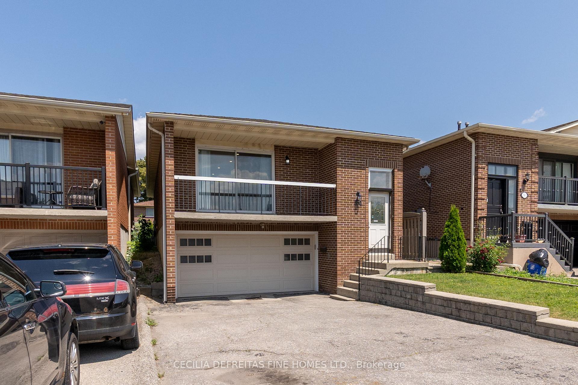 Photo 2 of Unit UPPER, 54 Ashburn Crescent, Vaughan, East Woodbridge — HOMEH