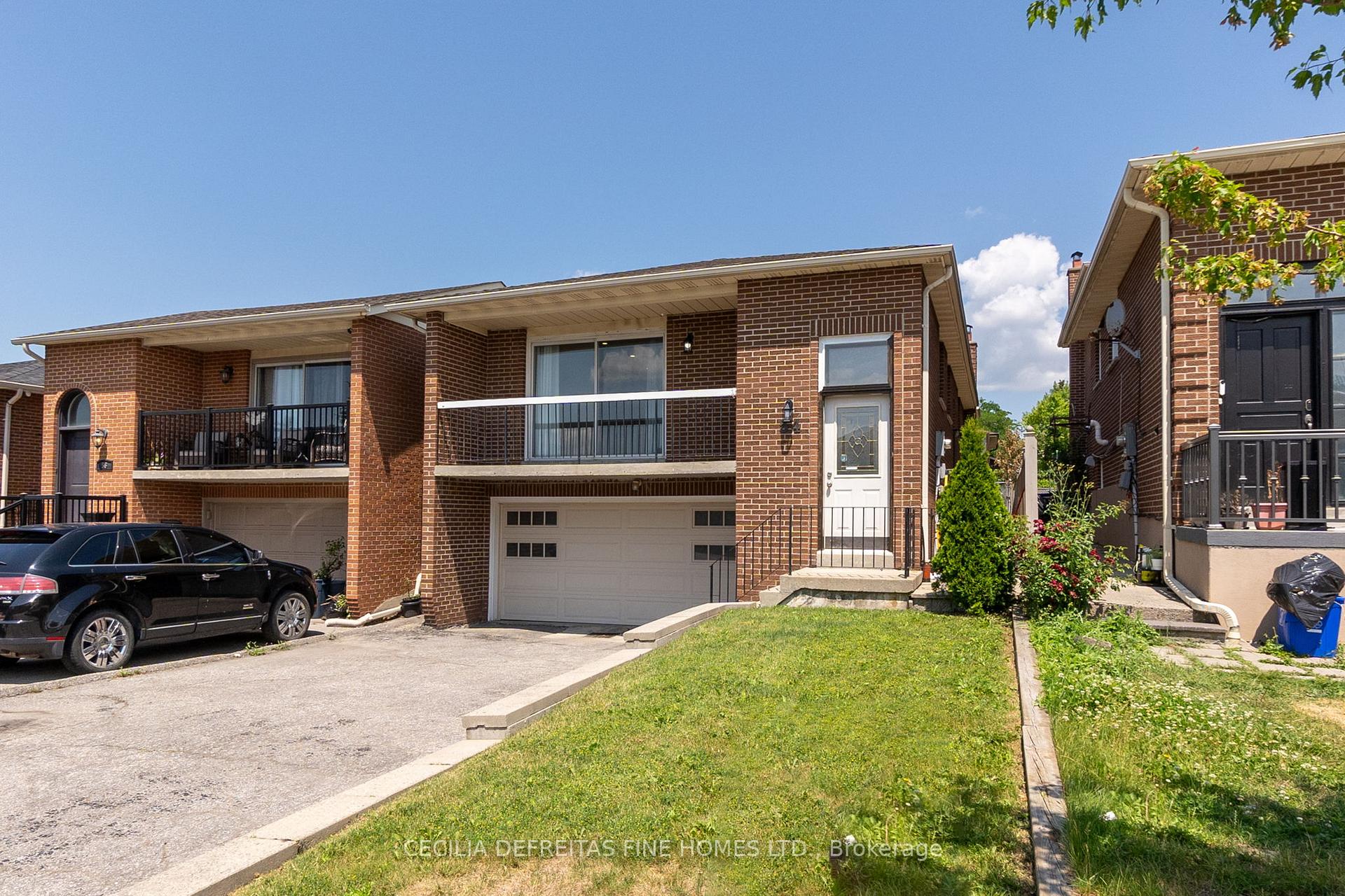 Photo 3 of Unit UPPER, 54 Ashburn Crescent, Vaughan, East Woodbridge — HOMEH