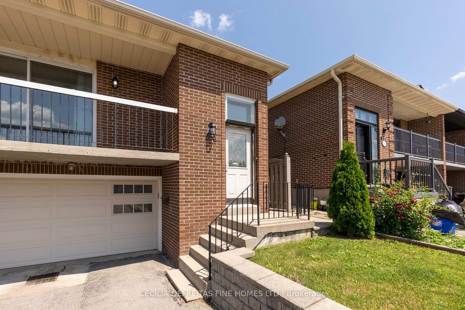 Photo 4 of Unit UPPER, 54 Ashburn Crescent, Vaughan, East Woodbridge — HOMEH