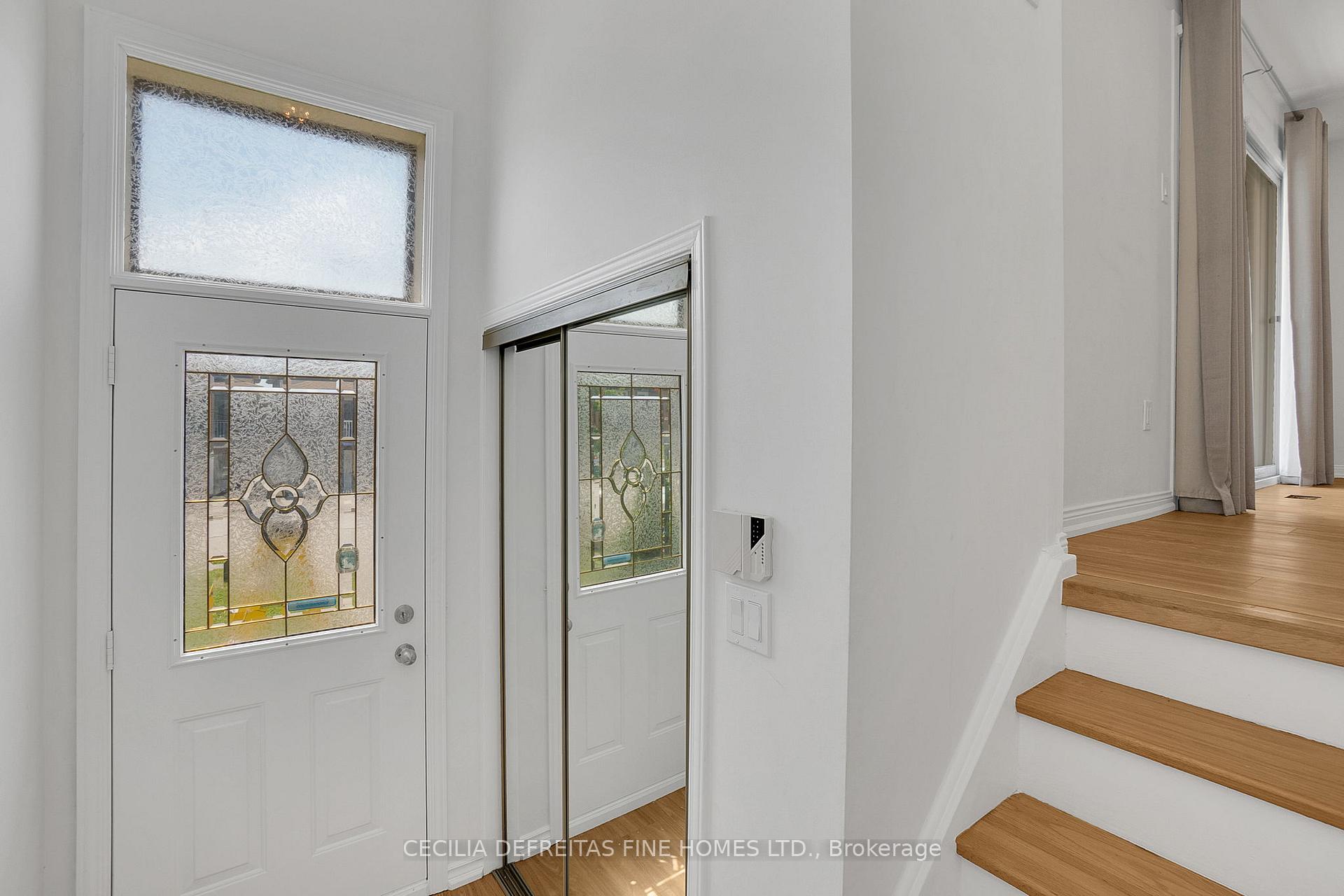 Photo 5 of Unit UPPER, 54 Ashburn Crescent, Vaughan, East Woodbridge — HOMEH