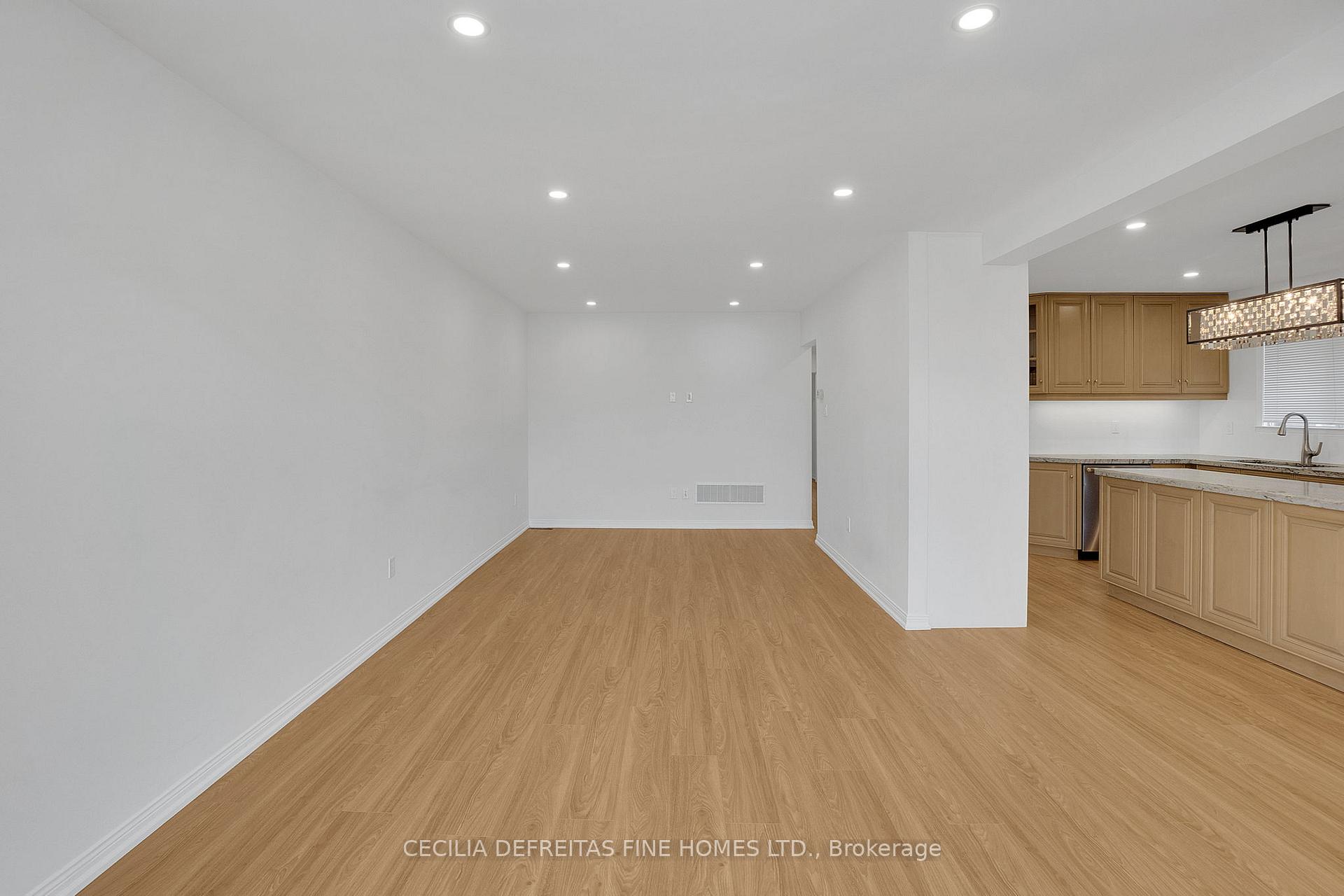 Photo 7 of Unit UPPER, 54 Ashburn Crescent, Vaughan, East Woodbridge — HOMEH