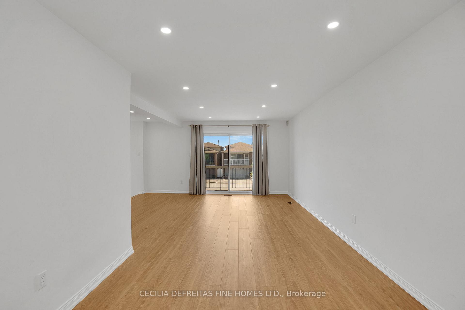 Photo 8 of Unit UPPER, 54 Ashburn Crescent, Vaughan, East Woodbridge — HOMEH