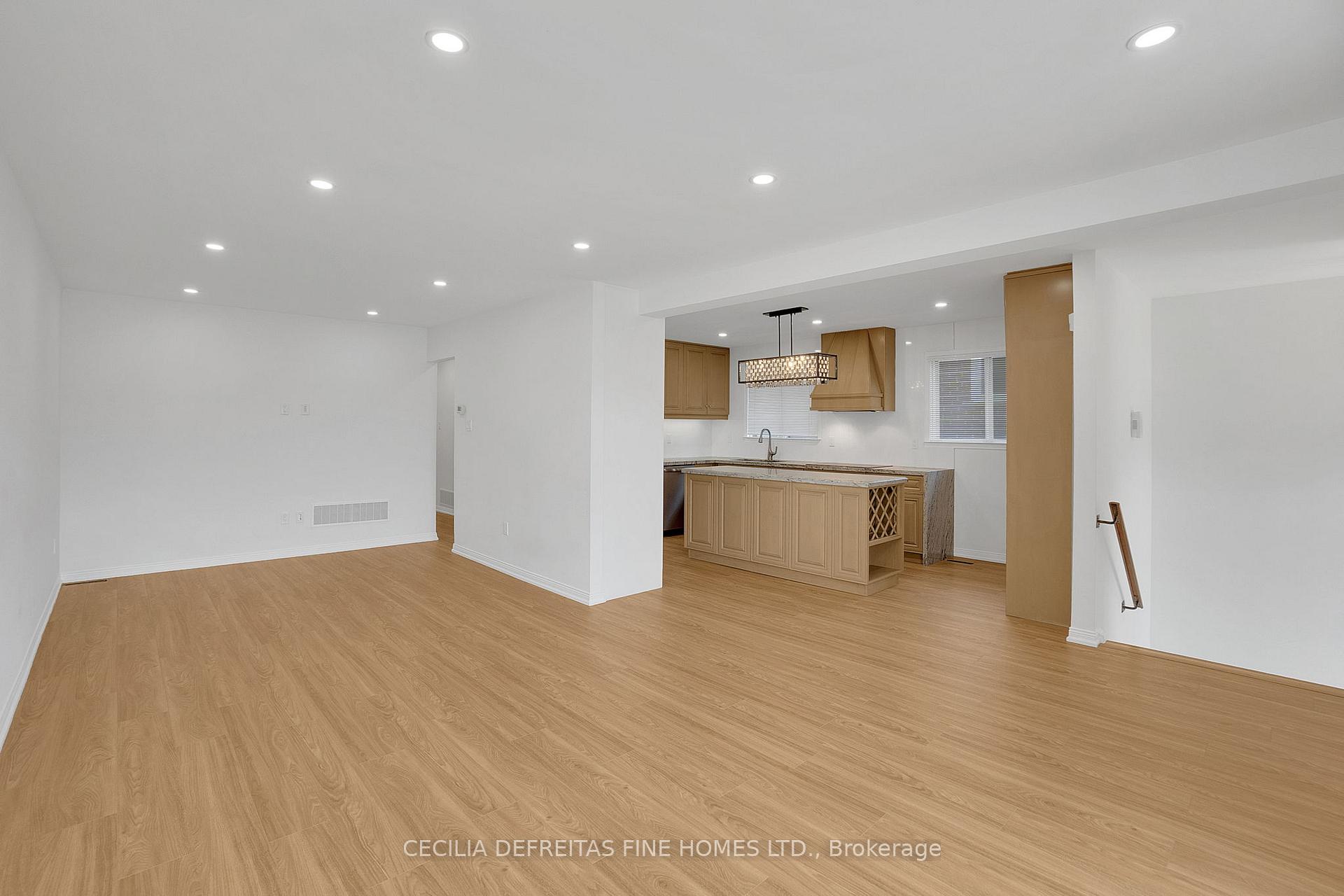 Photo 11 of Unit UPPER, 54 Ashburn Crescent, Vaughan, East Woodbridge — HOMEH