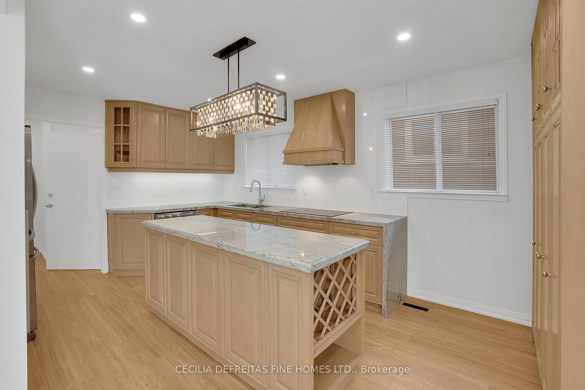 Photo 12 of Unit UPPER, 54 Ashburn Crescent, Vaughan, East Woodbridge — HOMEH