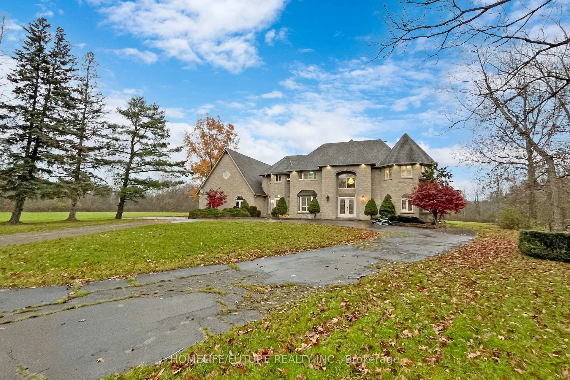Photo 1 of 82 Pearson Road, Welland, Cooks Mills — HOMEH