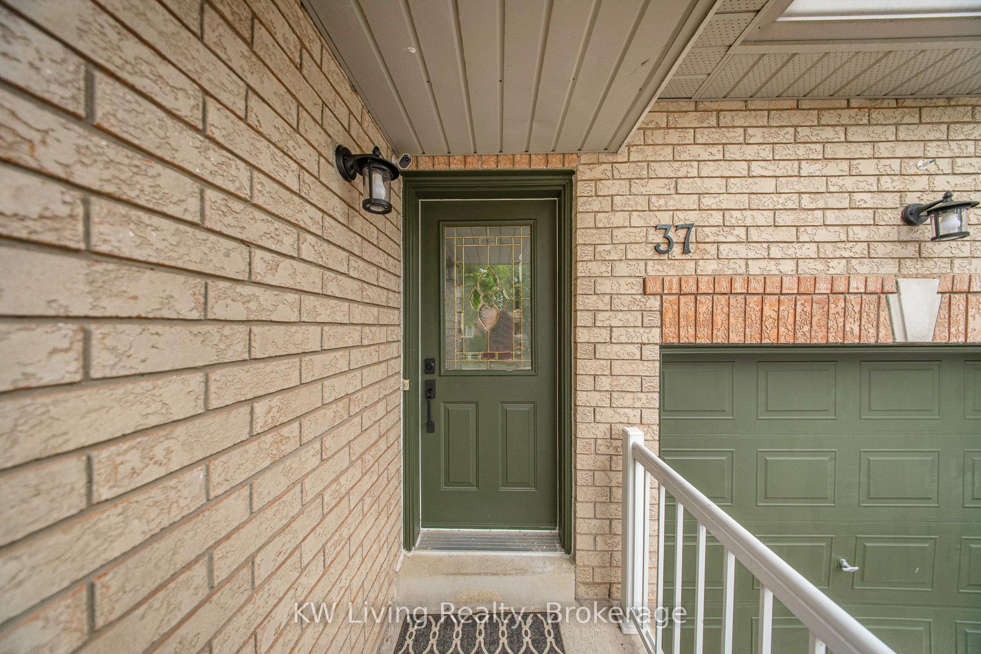 Photo 2 of 37 Bluewater Trail, Vaughan, Vellore Village — HOMEH