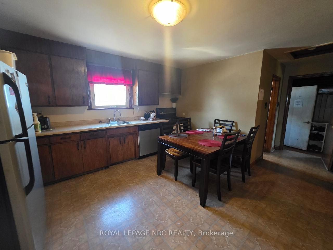Photo 9 of 849 Harriet Street, Welland, Lincoln/Crowland — HOMEH