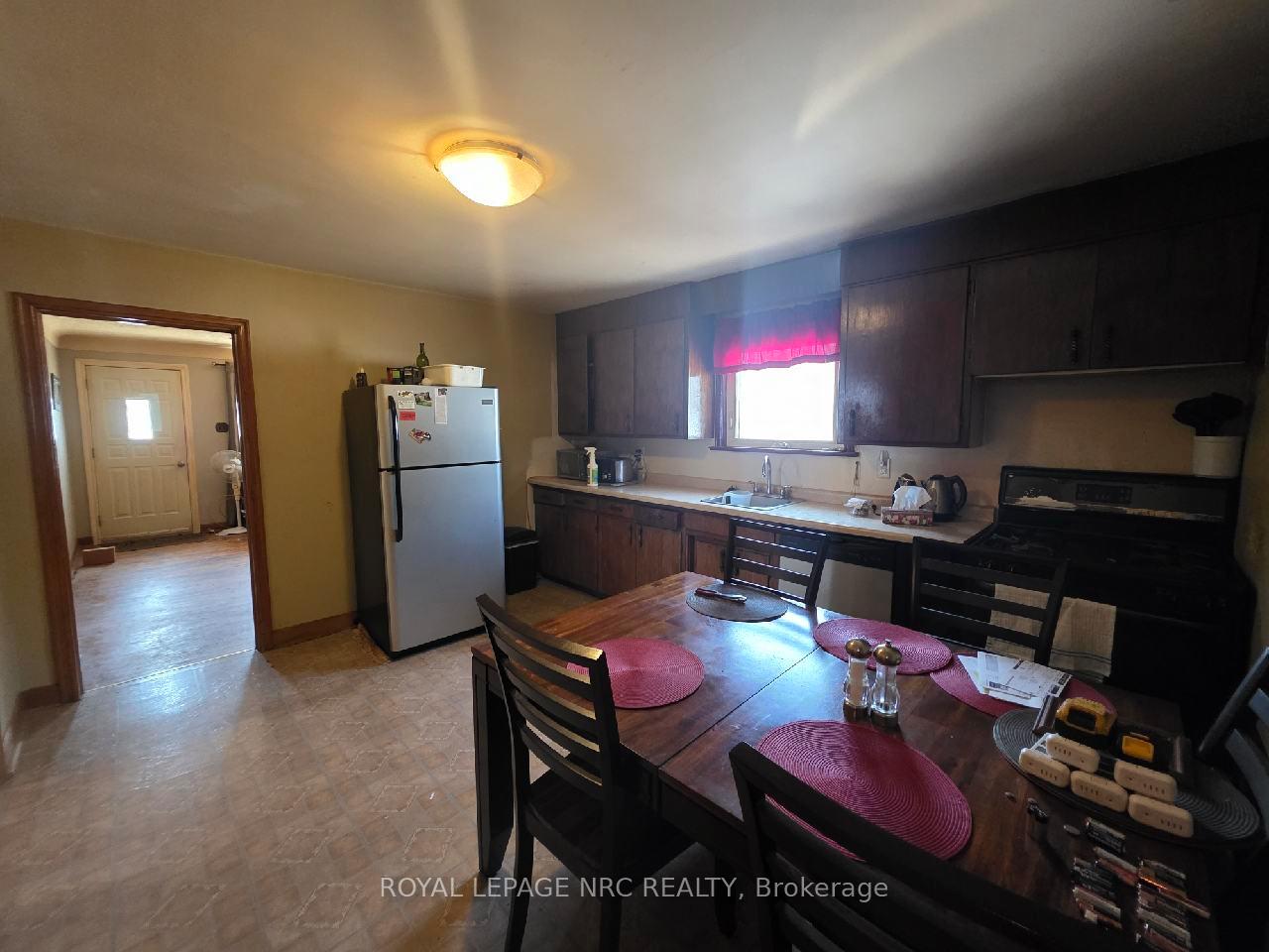 Photo 10 of 849 Harriet Street, Welland, Lincoln/Crowland — HOMEH
