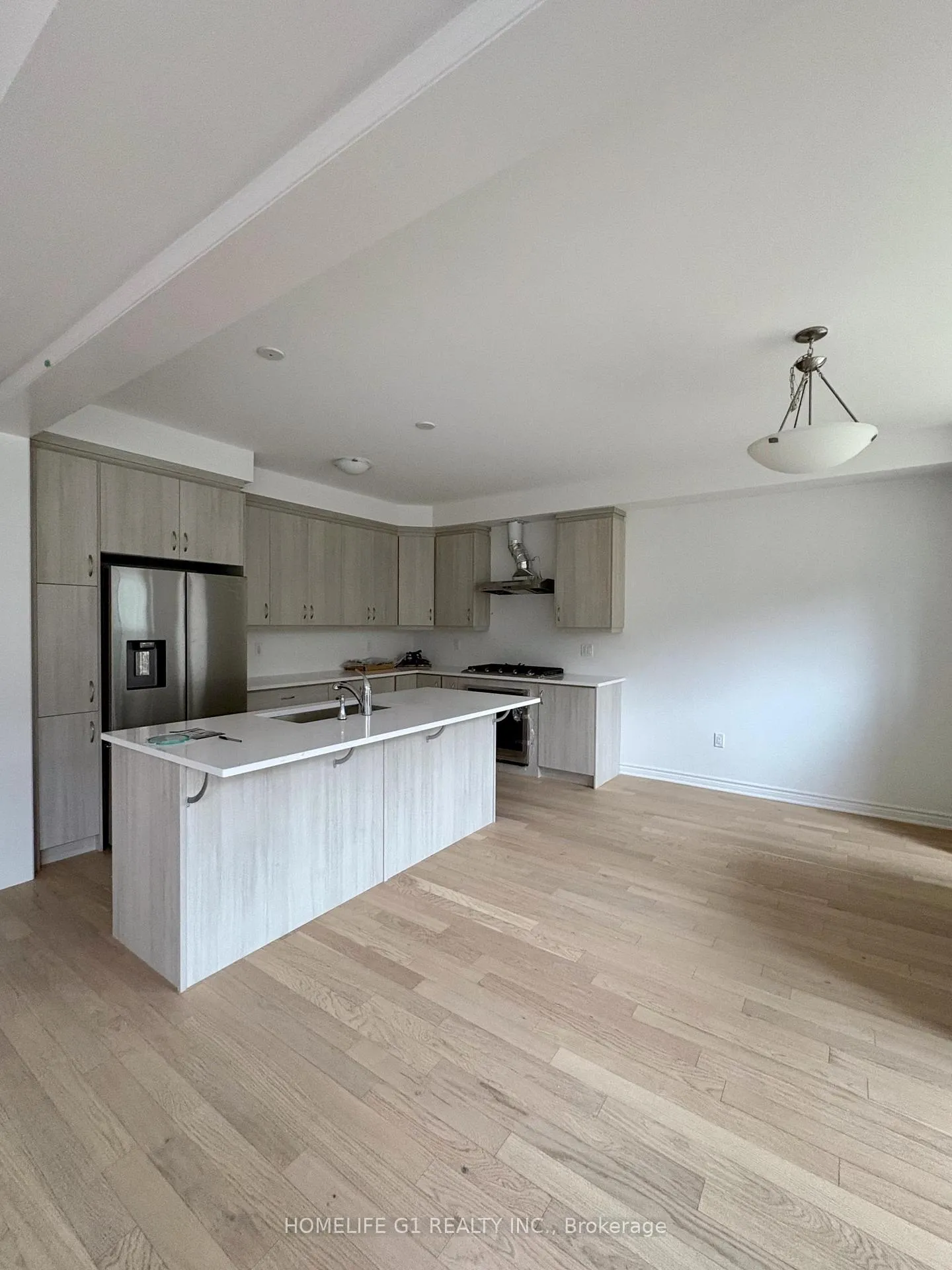 Photo 5 of 32 Foxley Heights, Barrie, Rural Barrie Southwest — HOMEH
