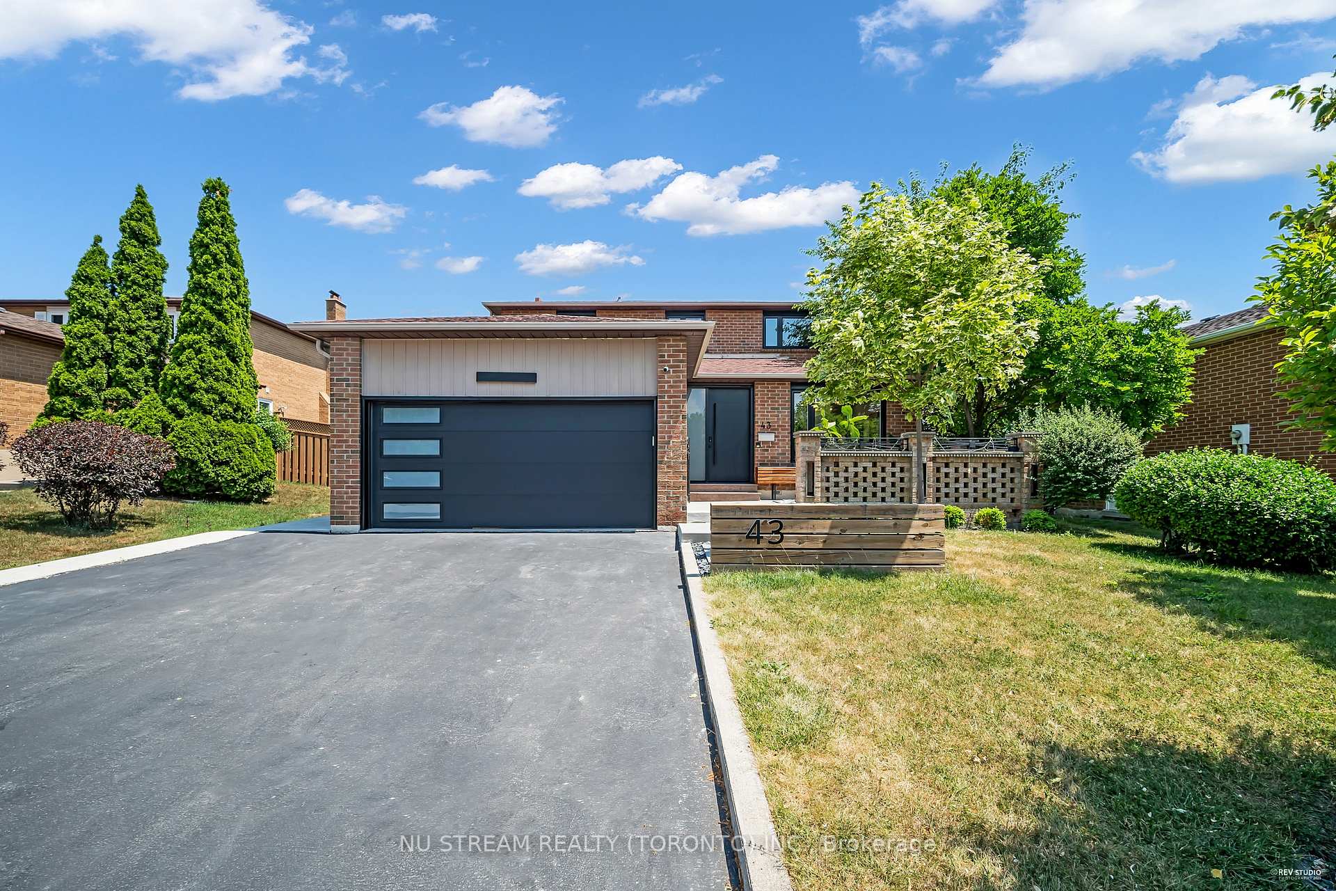 Photo 1 of 43 Brandy Crescent, Vaughan, East Woodbridge — HOMEH