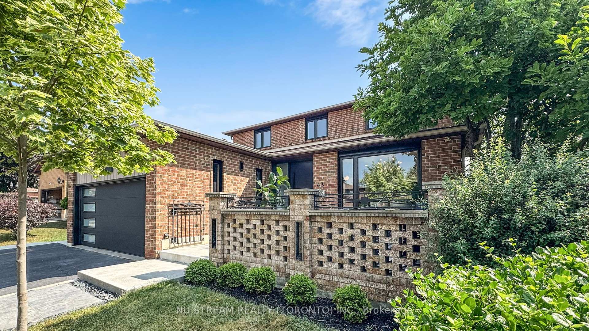 Photo 3 of 43 Brandy Crescent, Vaughan, East Woodbridge — HOMEH