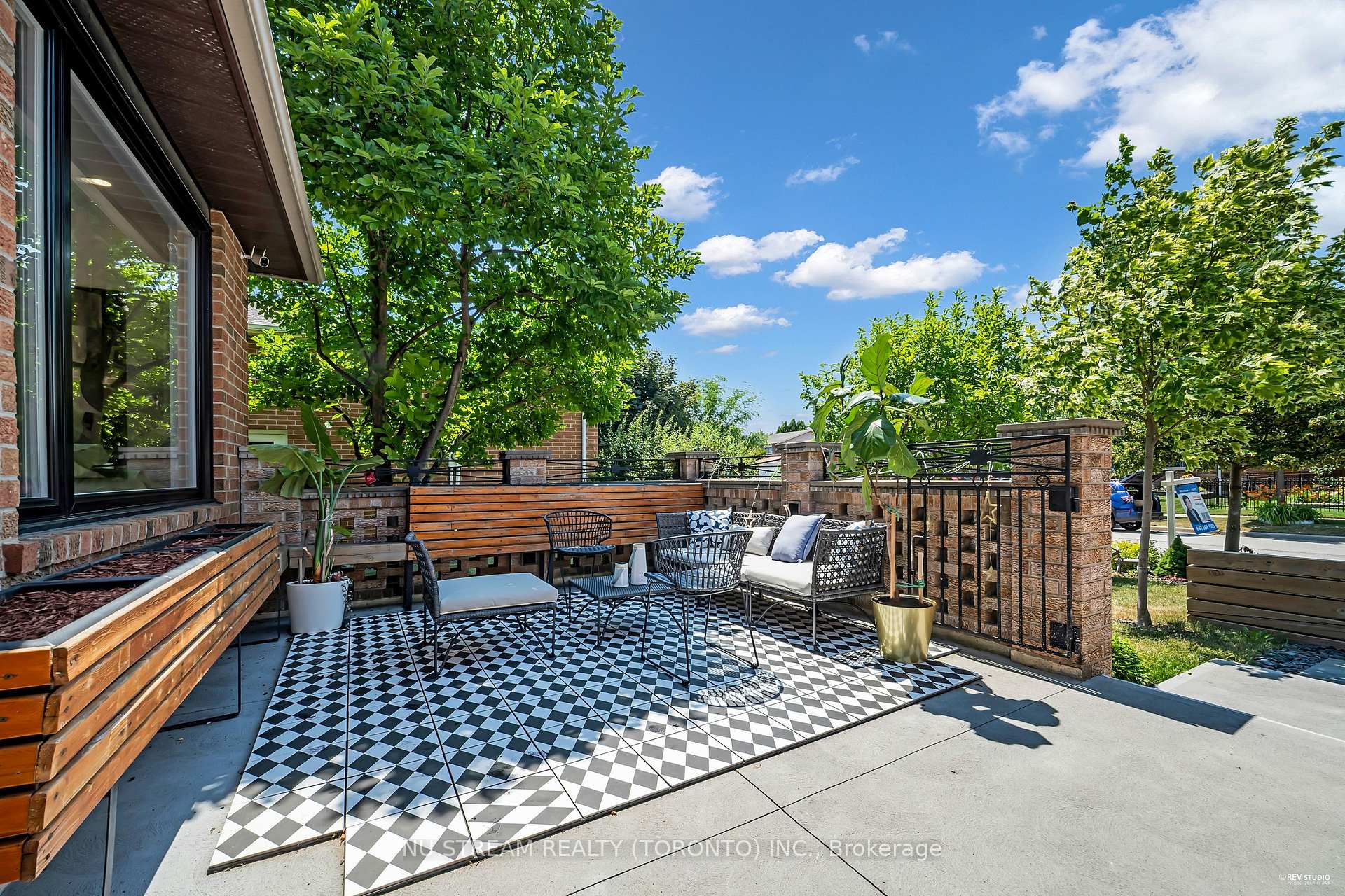 Photo 4 of 43 Brandy Crescent, Vaughan, East Woodbridge — HOMEH