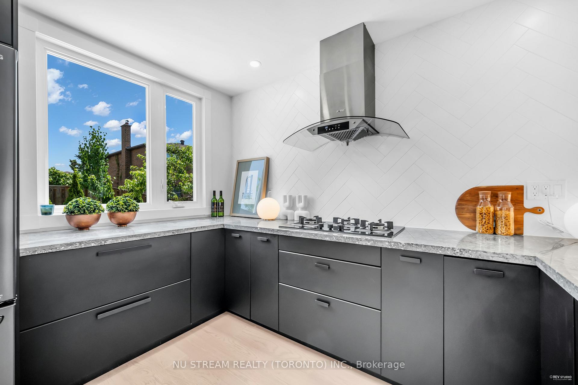Photo 18 of 43 Brandy Crescent, Vaughan, East Woodbridge — HOMEH