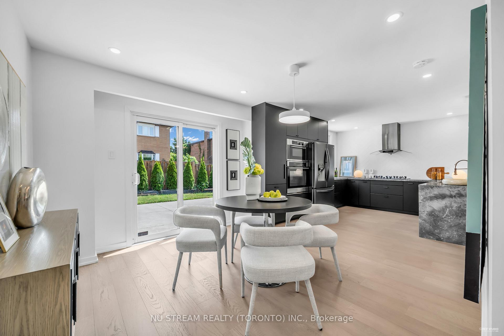 Photo 23 of 43 Brandy Crescent, Vaughan, East Woodbridge — HOMEH